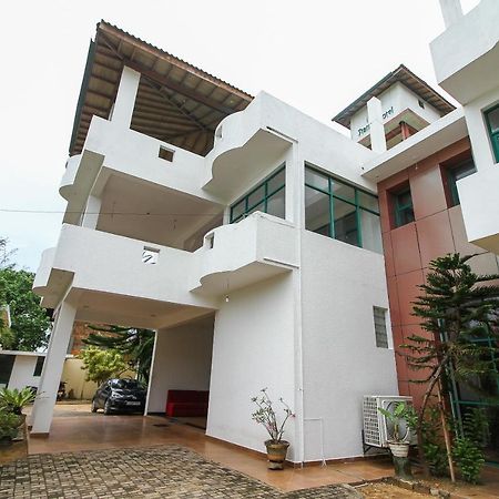 Oyo 290 Night Station Hotel Panadura Bagian luar foto