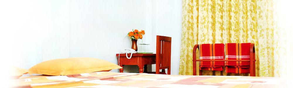 Oyo 290 Night Station Hotel Panadura Bagian luar foto