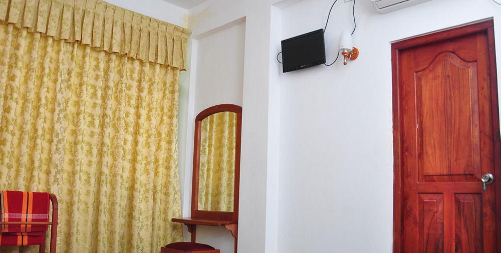 Oyo 290 Night Station Hotel Panadura Bagian luar foto