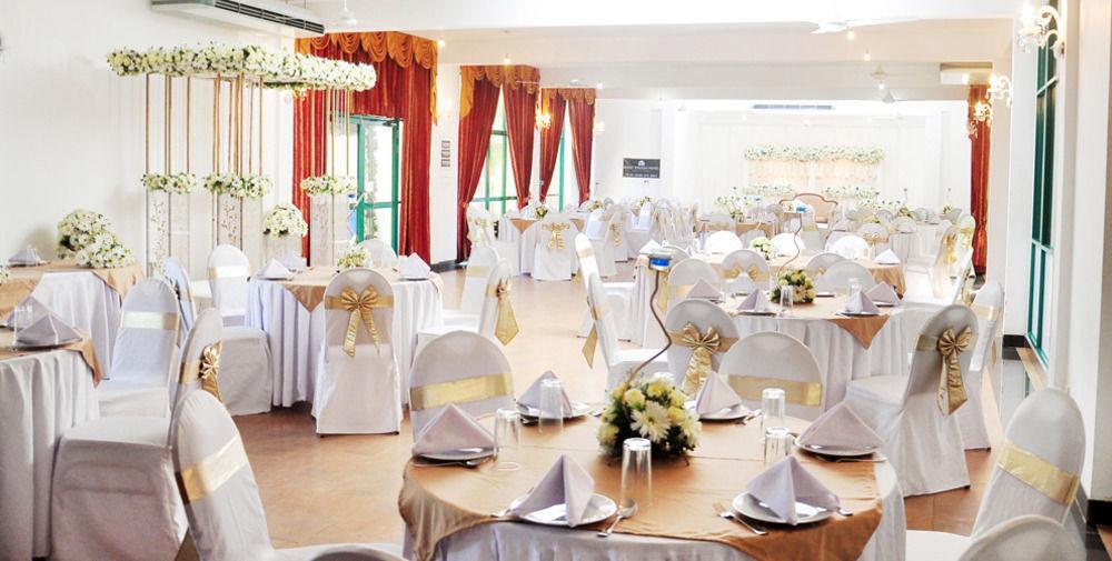Oyo 290 Night Station Hotel Panadura Bagian luar foto