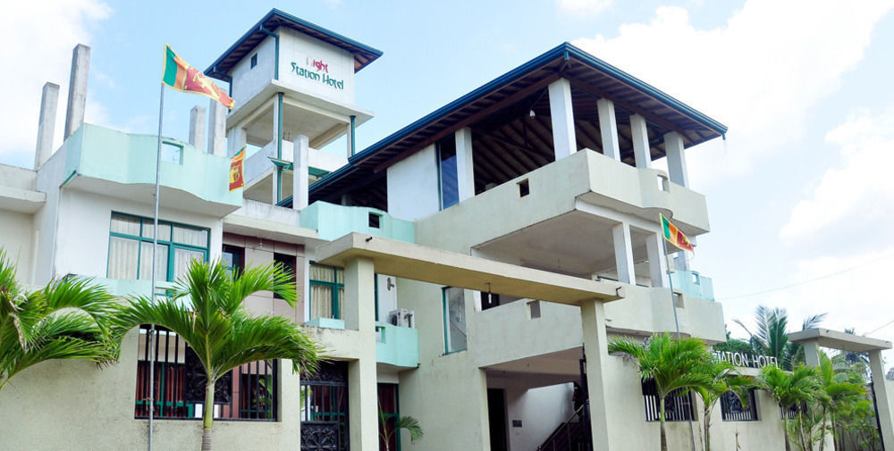Oyo 290 Night Station Hotel Panadura Bagian luar foto