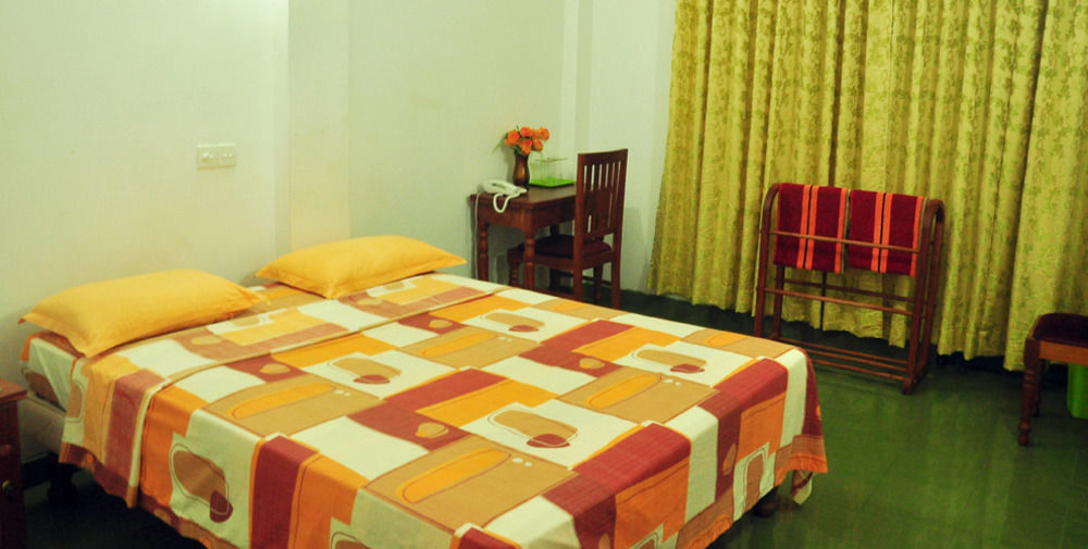 Oyo 290 Night Station Hotel Panadura Bagian luar foto