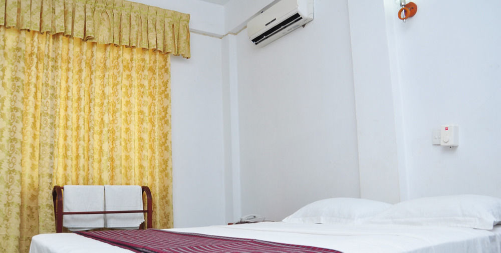 Oyo 290 Night Station Hotel Panadura Bagian luar foto