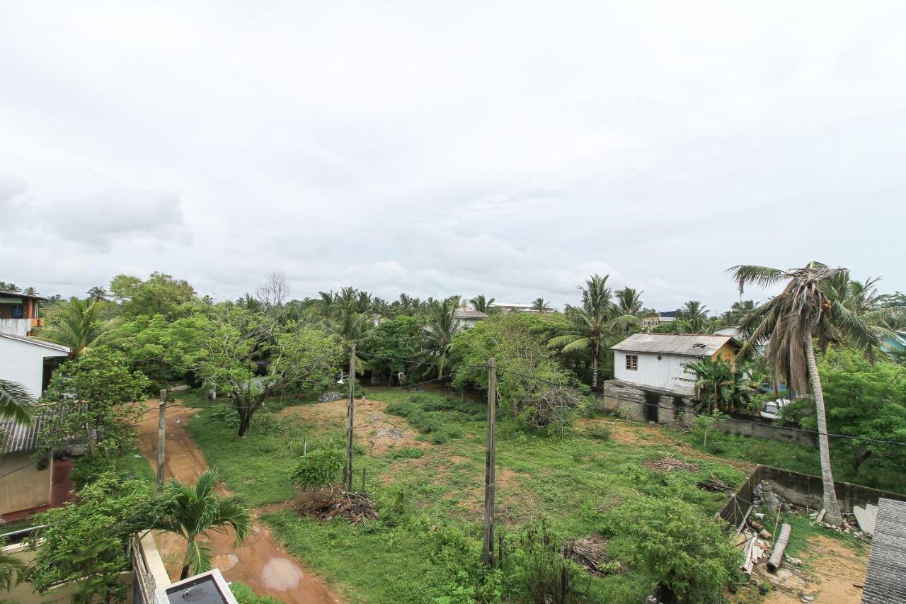 Oyo 290 Night Station Hotel Panadura Bagian luar foto