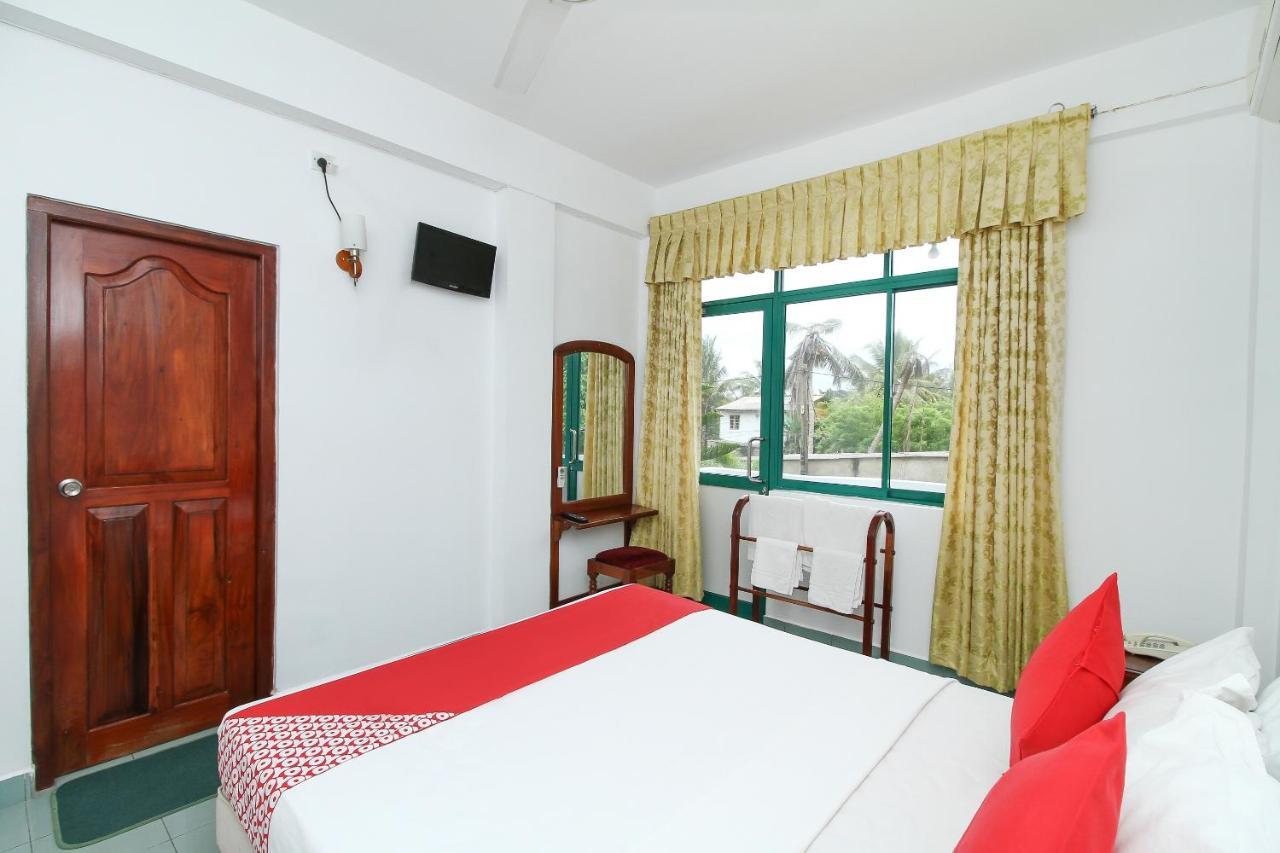 Oyo 290 Night Station Hotel Panadura Bagian luar foto