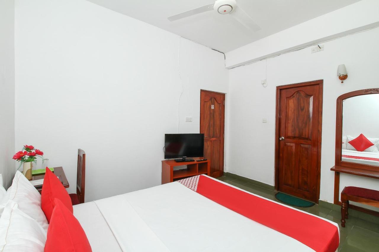 Oyo 290 Night Station Hotel Panadura Bagian luar foto