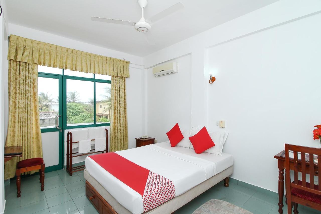 Oyo 290 Night Station Hotel Panadura Bagian luar foto