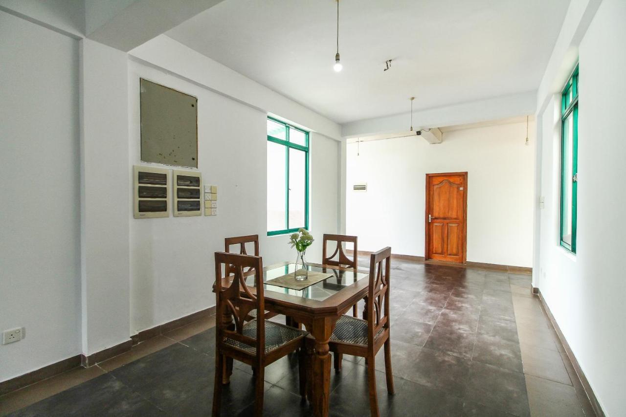 Oyo 290 Night Station Hotel Panadura Bagian luar foto