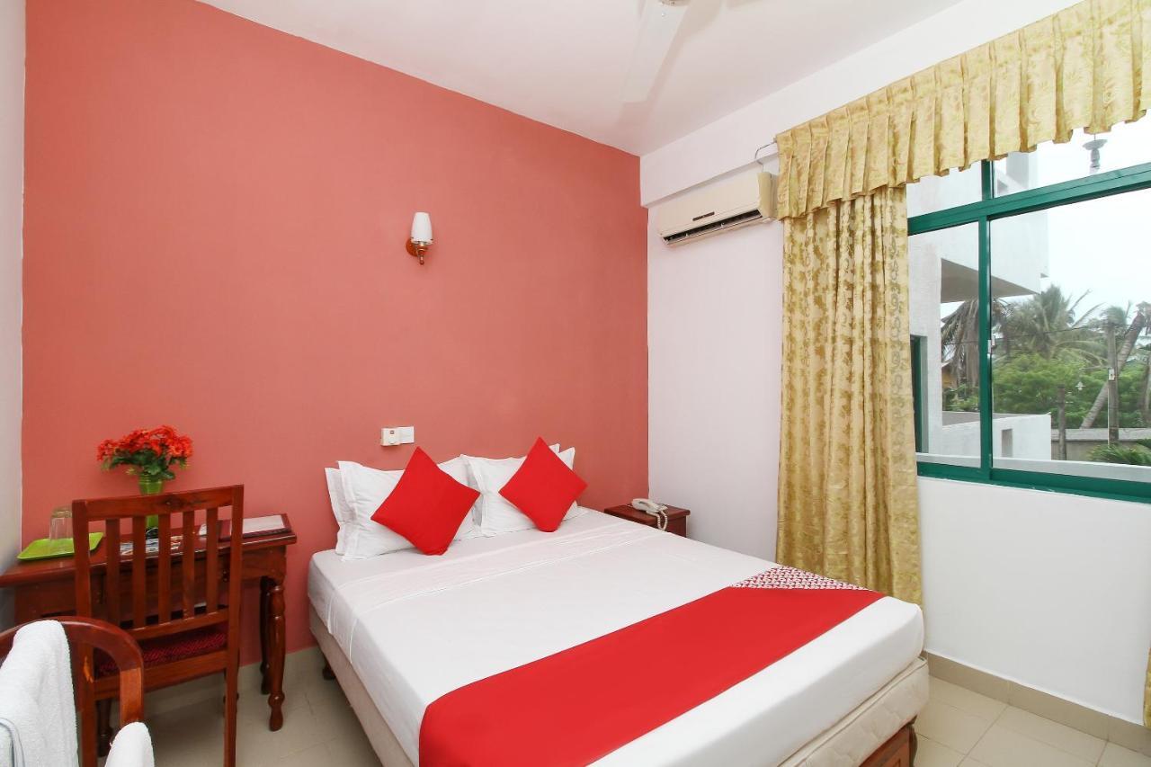 Oyo 290 Night Station Hotel Panadura Bagian luar foto