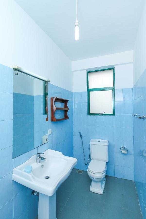 Oyo 290 Night Station Hotel Panadura Bagian luar foto