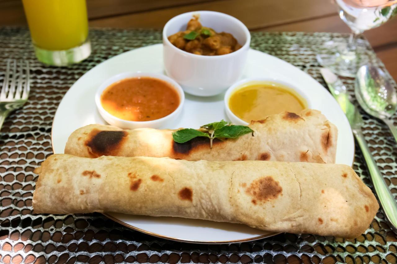 Oyo 290 Night Station Hotel Panadura Bagian luar foto
